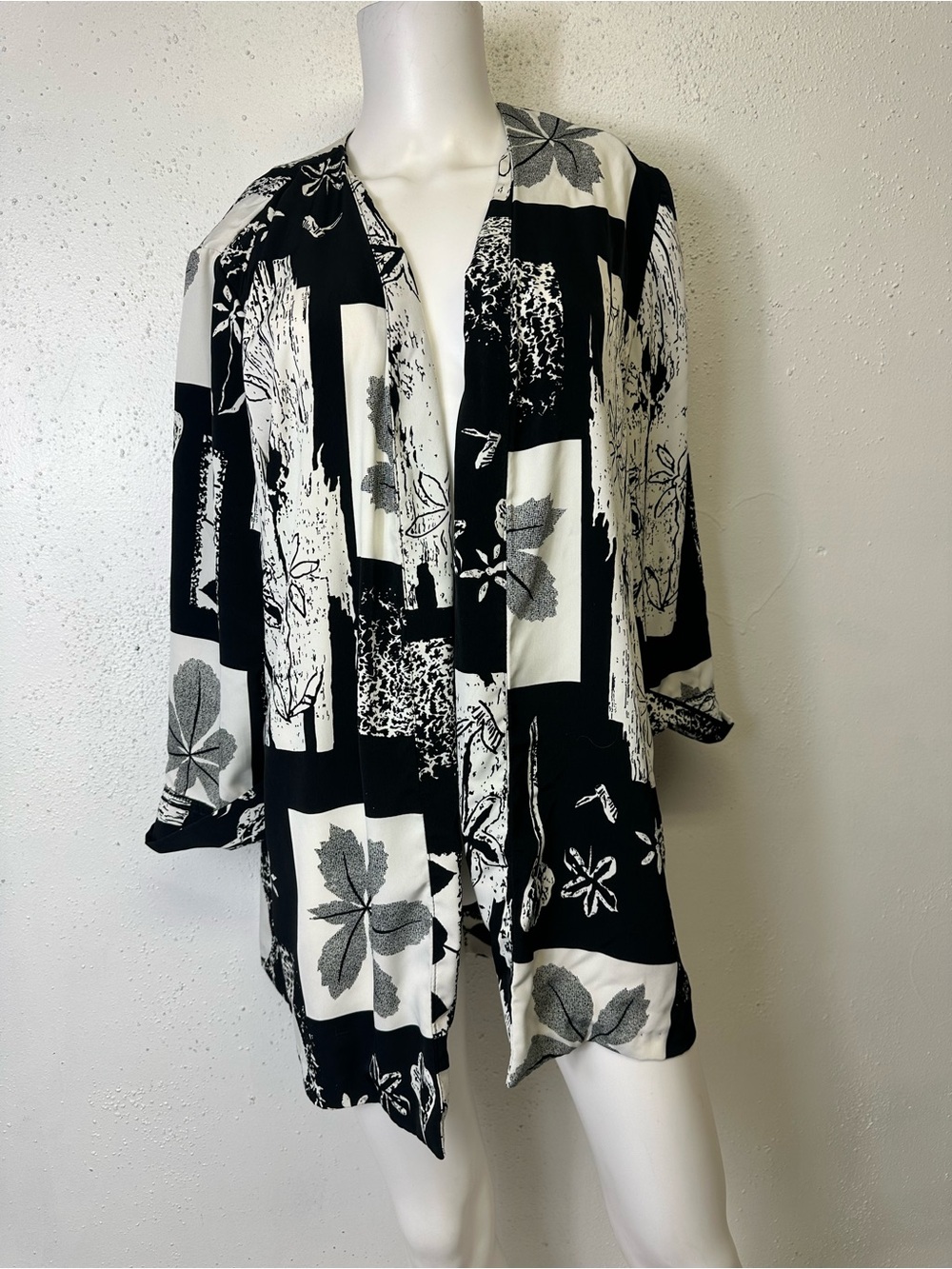 VINTAGE TORI ALEXANDER BLACK & WHITE BLAZER SIZE 12  Open Front Polyester
